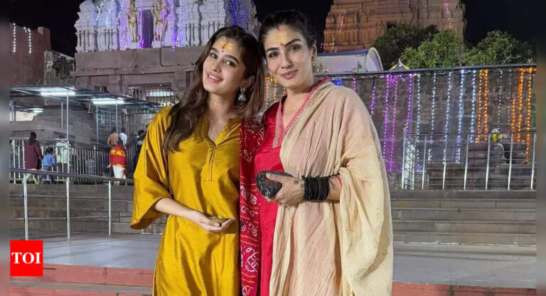 Raveena Tandon and daughter Rasha Thadani visit Mallikarjuna Jyotirlinga temple in Srisailam, Andhra Pradesh | Hindi Movie News – Times of India