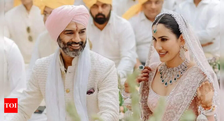Sonnalli Seygall Baby News: ‘Navaniat Singh’ actress Sonnalli Seygall blessed with a baby girl | – Times of India