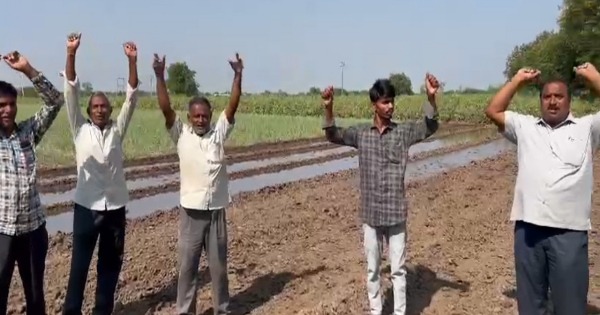 Jamnagar News: વાવેતરના સમયે જ ખાતરના અભાવે ખેડૂતોની હાલત કફોડી