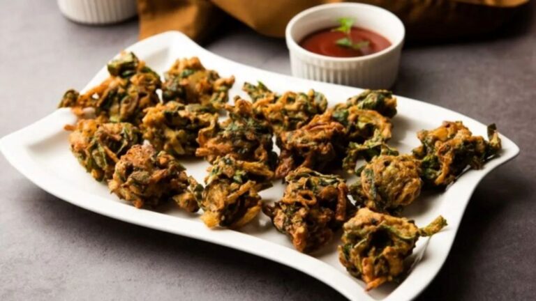 હલવાઈ સ્ટાઇલમાં પાલકના પકોડા બનાવવાની રેસીપી