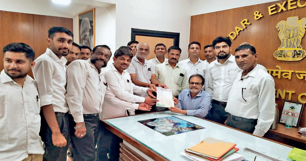 માણસા મામલતદાર કચેરીમાં બોગસ વકીલો કામના નામે અરજદારોને લૂંટતા હોવાની ફરિયાદ