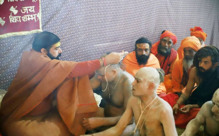 महाकुम्भ में शुरू हुआ ब्रह्मचर्य दीक्षा समारोह, अध्ययन के बाद समाज में जाकर धर्म का प्रचार करेंगे ब्रह्मचारी