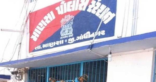 Mansa: લીંબોદરામાં દારૂ અને બિયરની 355 બોટલ ઝડપાઈ, બુટલેગર નાસી છૂટયો