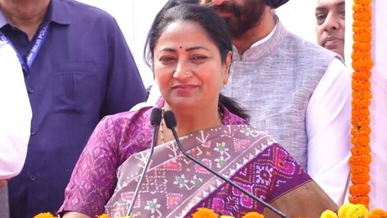दिल्ली में गर्मी से राहत के लिए CM रेखा का अनूठा प्रयास, DTC बस स्टॉप पर प्यासों को पानी पिलाने के लिए तैनात होंगे ‘जलदूत’