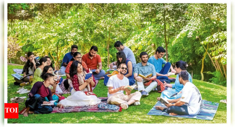 Books, breeze and trees: Silent reading communities thrive in the city | Mumbai News – Times of India