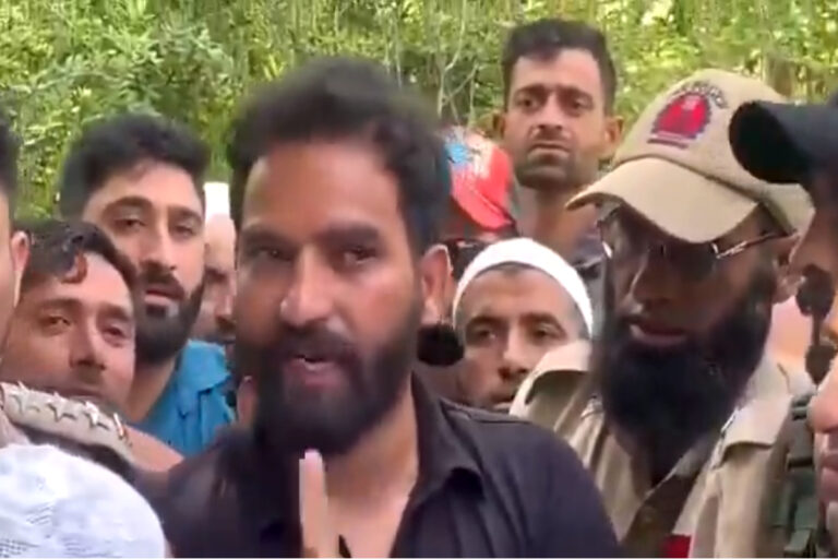महिला डॉक्टर ने AAP विधायक के खिलाफ थाने में दर्ज कराई FIR, जम्मू कश्मीर में पार्टी के इकलौते MLA हैं मेहराज मलिक | FIR against Jammu Kashmir only AAP MLA Mehraj Malik, woman doctor filed case