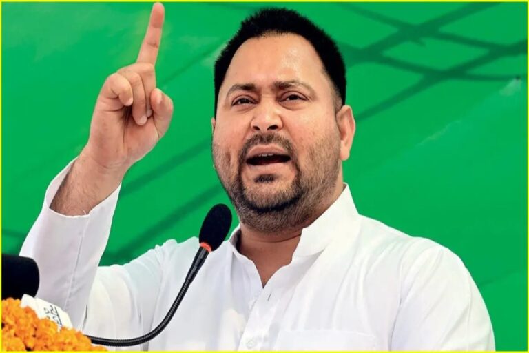पटना में मंगलराज! Tejashwi Yadav ने कसा तंज, शेयर किया अपराधियों का दिनदहाड़े गोलीबारी वाला रोड शो का Video | Mangalraj in Patna! Tejashwi Yadav attacks Nitish Kumar, shares video of criminals firing
