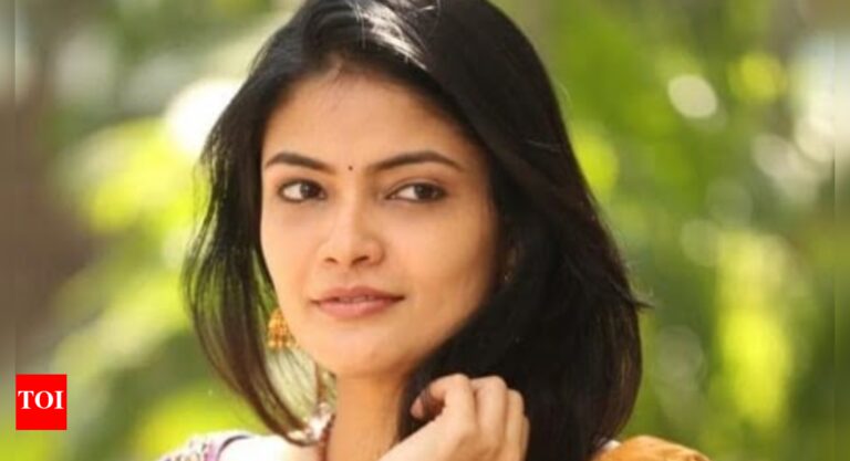 Actress Ramya Sri and her brother claim to be attacked by ‘land-grabbers’ with a knife in Hyderabad: ‘Goons tried to kill us in front of the police station’ | Telugu Movie News – Times of India