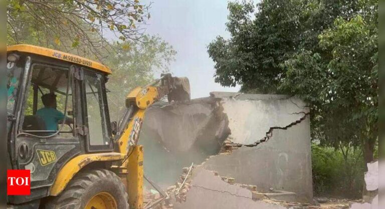 Demolition of illegal portion of Delhi’s Mangolpuri mosque underway; paramilitary forces deployed | Delhi News – Times of India