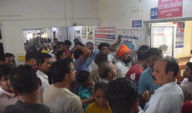 एक दिन में 800 लोग पहुंचे डॉग बाइट का टीका लगवाने