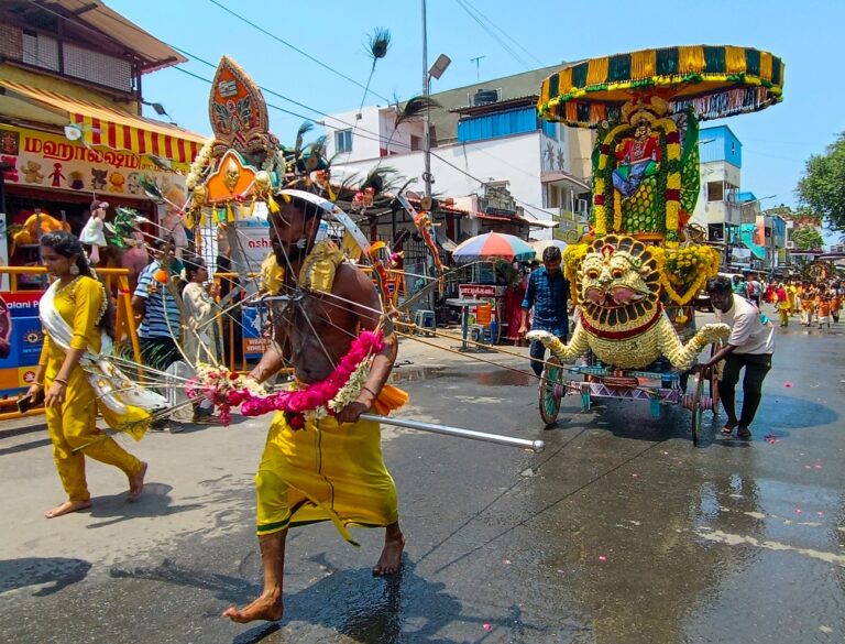 भगवान मुरुगन को समर्पित वैकाशी विशाकम पर मंदिरों में उमड़े श्रद्धालु
