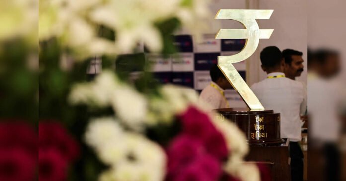 indian-rupee-soars-to-best-day-in-over-a-decade-as-rbi-clamps-down-on-speculation.jpg